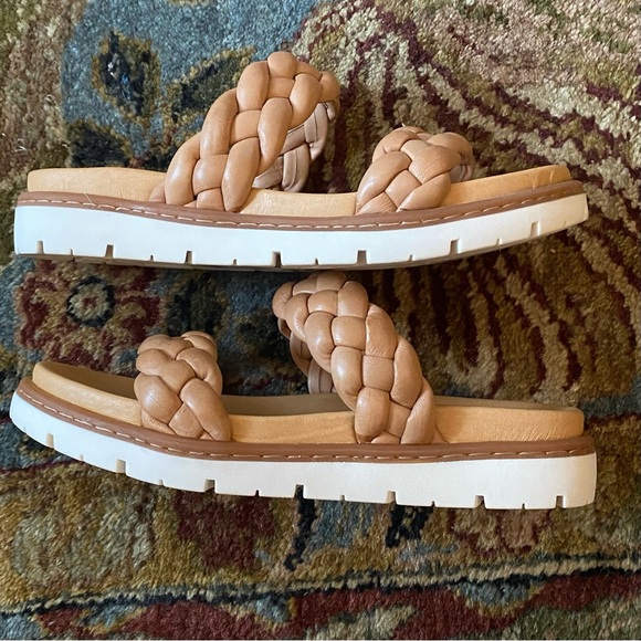 Like new Women’s Born Freesia Sandal size 7 - Picture 4 of 8